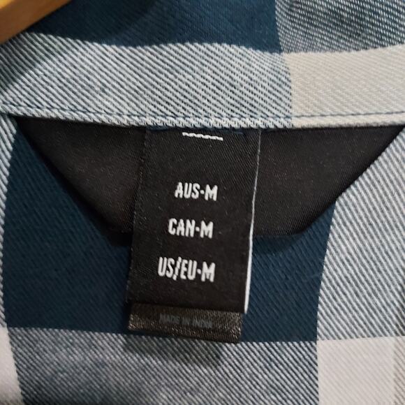 🔴3/$25 Volcom Teal Blue Plaid Long Sleeve Button Size M - Picture 9 of 10